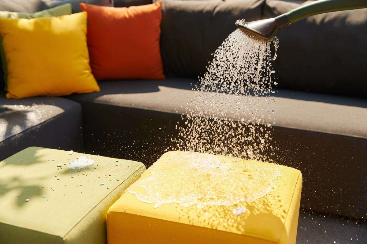 Tuinkussens onderhouden en schoonmaken