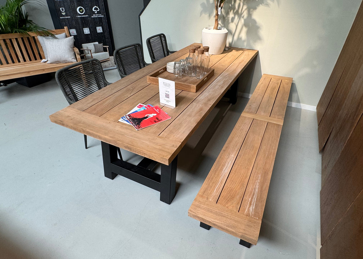 Belito Thijs dining tuintafel 260x100cm showroommodel met kleine schade aan blad