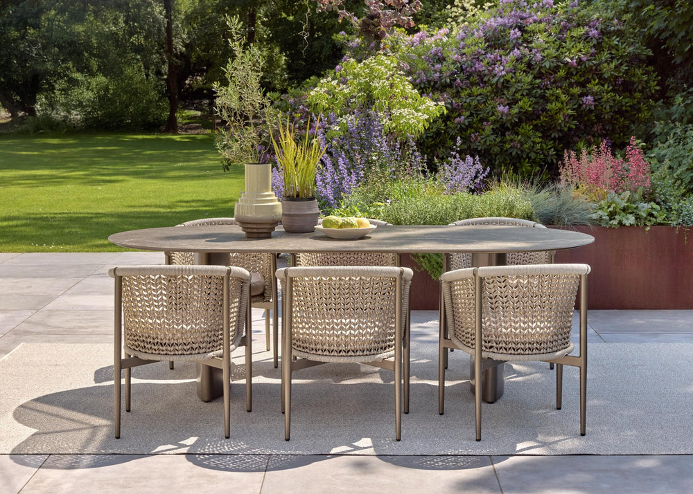 Apple Bee Pulau diningset: zes Pulau dining tuinstoelen Champagne aan een grote dining tuintafel