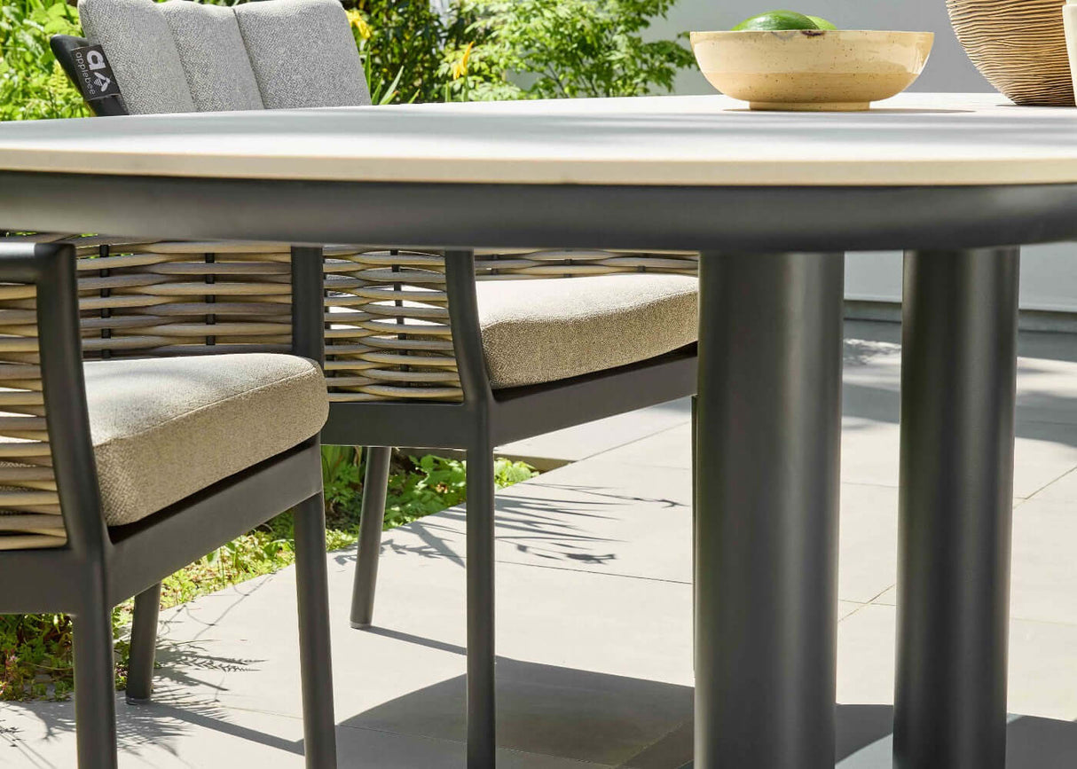 Apple_Bee_Melville220_Black_detail