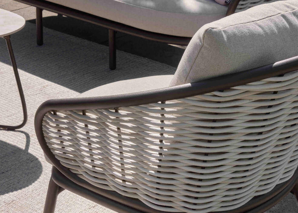 Apple_Bee_PineKey_Bronze_detail