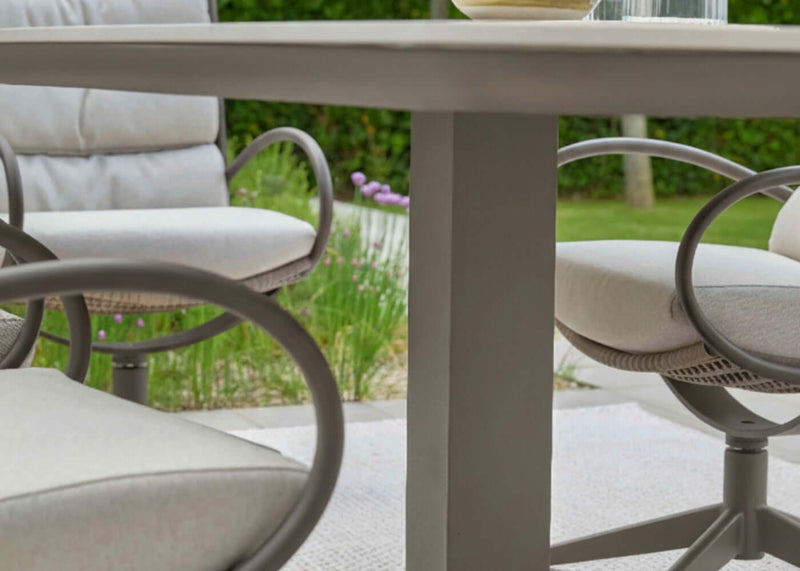 Strak Design in Taupe