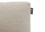 Detailfoto van het kussen van de Apple Bee Condor lounge tuinstoel, met aandacht voor het comfort en de kwaliteit van het materiaal
