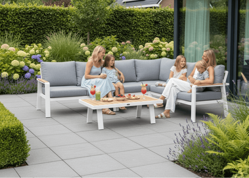 Belito Lotte Loungeset wit – sfeerfoto in de tuin