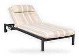 Apple Bee Amalfi ligbed Black zonder armleuningen, schuin vooraanzicht, verstelbaar aluminium ligbed met Stripes kussen