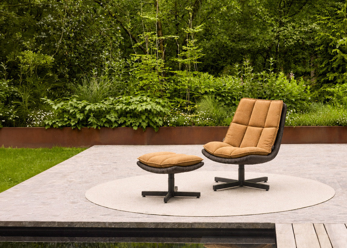 Apple Bee Cebu hocker Black met Cognac BEE WETT kussen bij de Cebu loungestoel