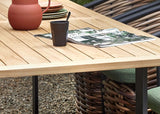 Sfeerfoto van het tafelblad van de Apple Bee Condor Dining Tuintafel, het middelpunt van elke buiten eetruimte.