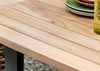 Detailfoto van het tafelblad van de Apple Bee Condor Dining Tuintafel, met aandacht voor de kwalitatieve afwerking en het duurzame materiaal