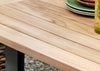 Detailfoto van het tafelblad van de Apple Bee Condor Dining Tuintafel, met aandacht voor de kwalitatieve afwerking en het duurzame materiaal