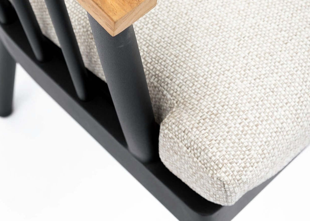 Close-up van de Apple Bee Condor dining tuinstoel, met aandacht voor het duurzame materiaal en het design.