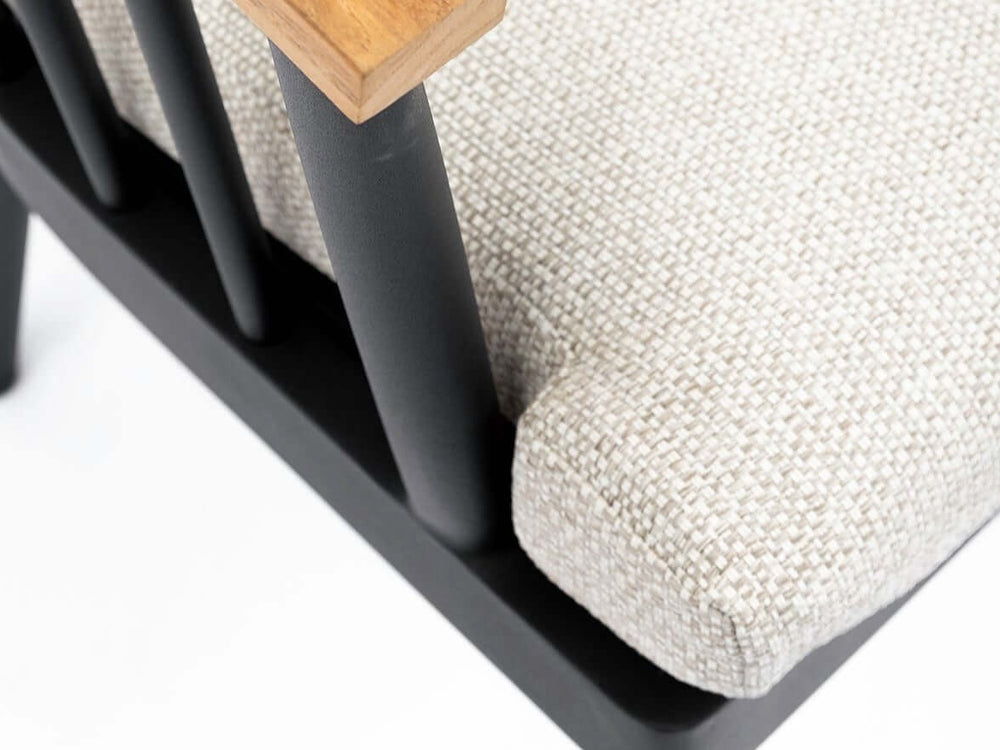 Close-up van de Apple Bee Condor dining tuinstoel, met aandacht voor het duurzame materiaal en het design.